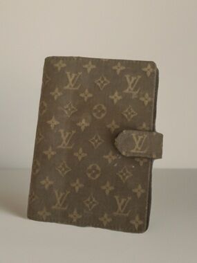 VINTAGE Louis Vuitton Monogram Canvas small agenda ring cover in Olive Green